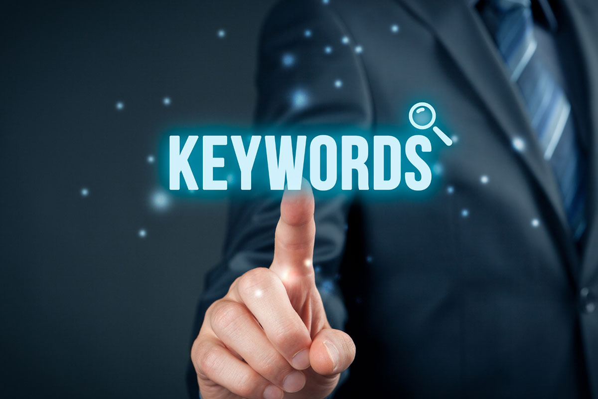 كيف تختار الكلمات المفتاحية المناسبة لزيادة الزيارات المجانية لموقعك؟